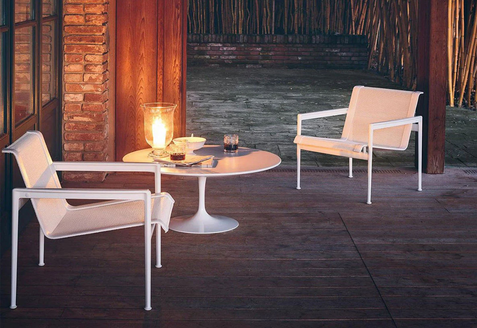 knoll 1966 outdoor lounge chairs in situ