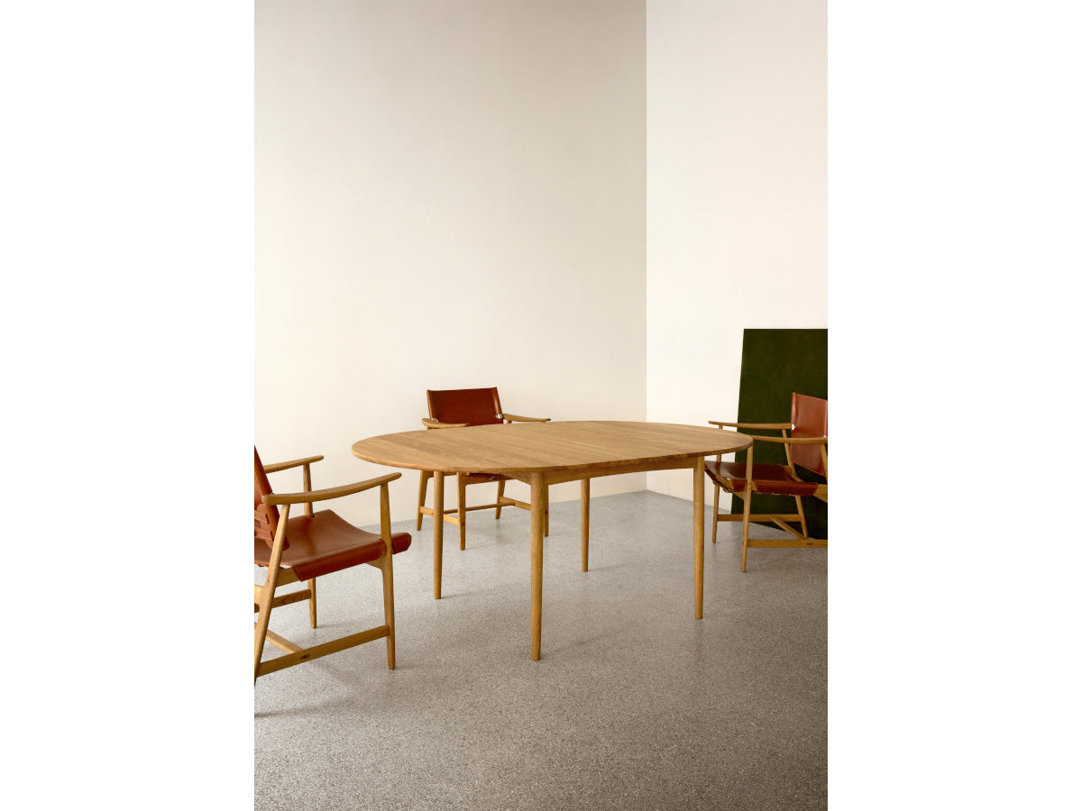 Carl Hansen BM0121 Dining Table