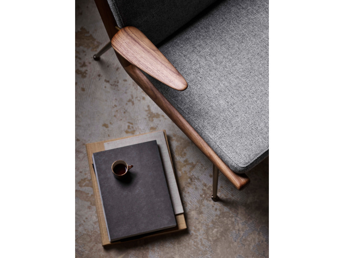 &Tradition Boomerang Lounge Chair Walnut HM2