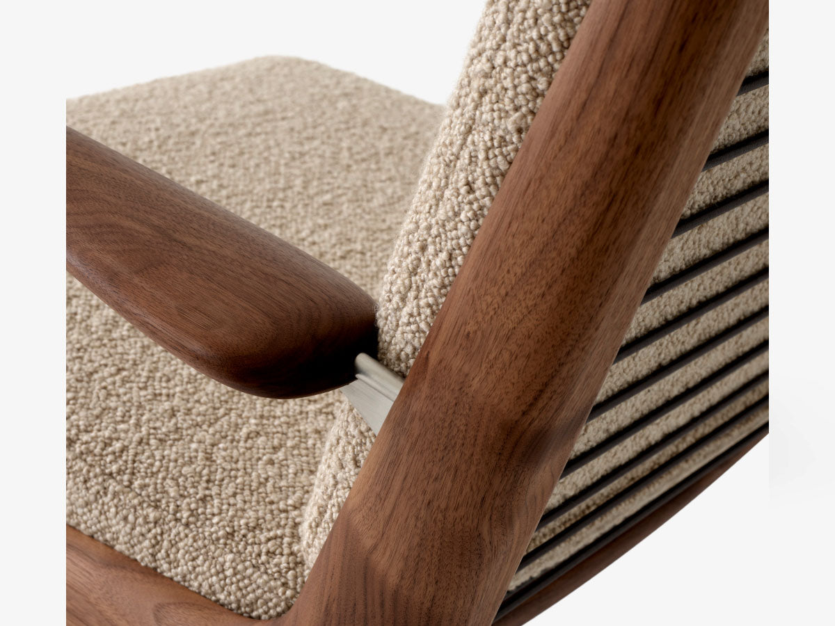 &Tradition Boomerang Lounge Chair Walnut HM2