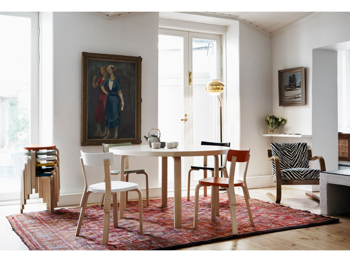 Artek 69 Chair | Lifestyle with Round Aalto Table