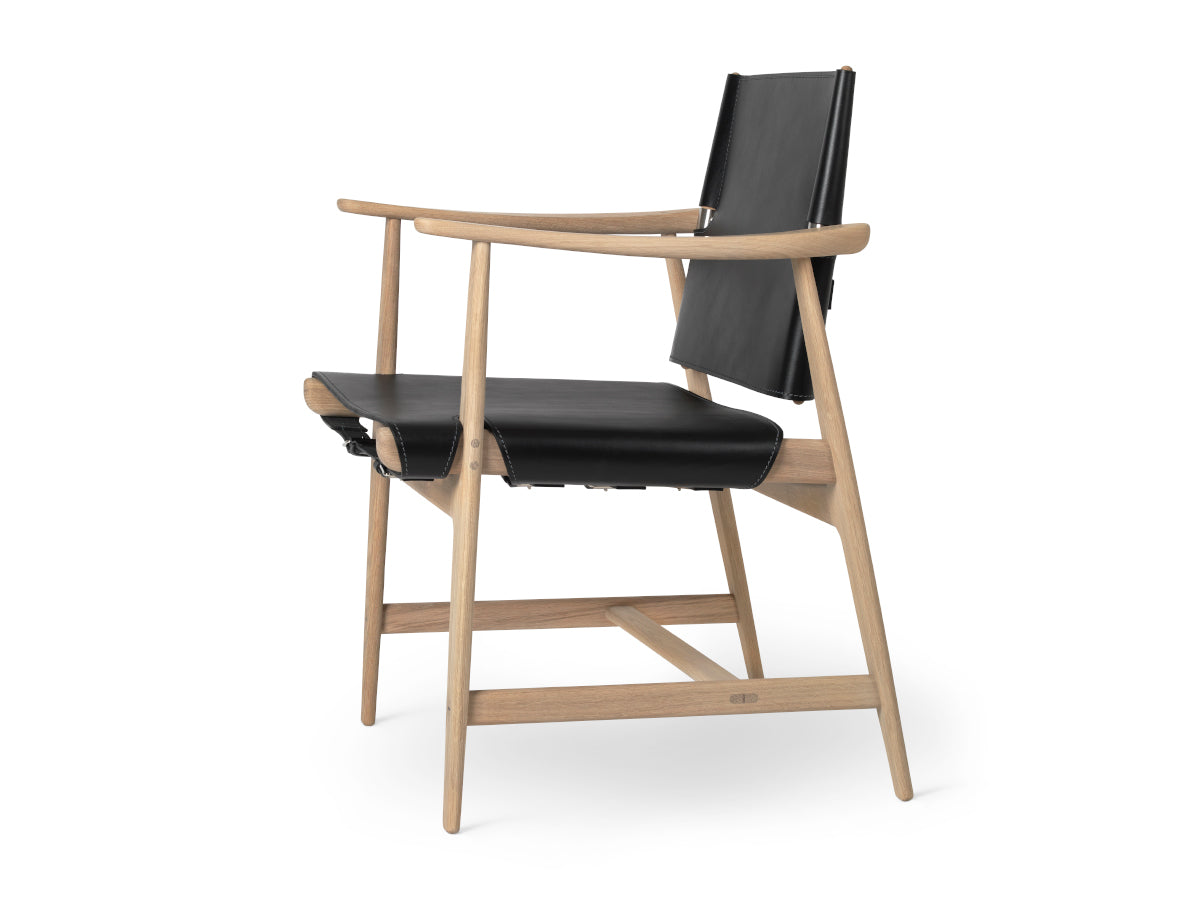 Carl Hansen BM1106 Huntsman Chair | Oak White Oil | Black Leather Side View