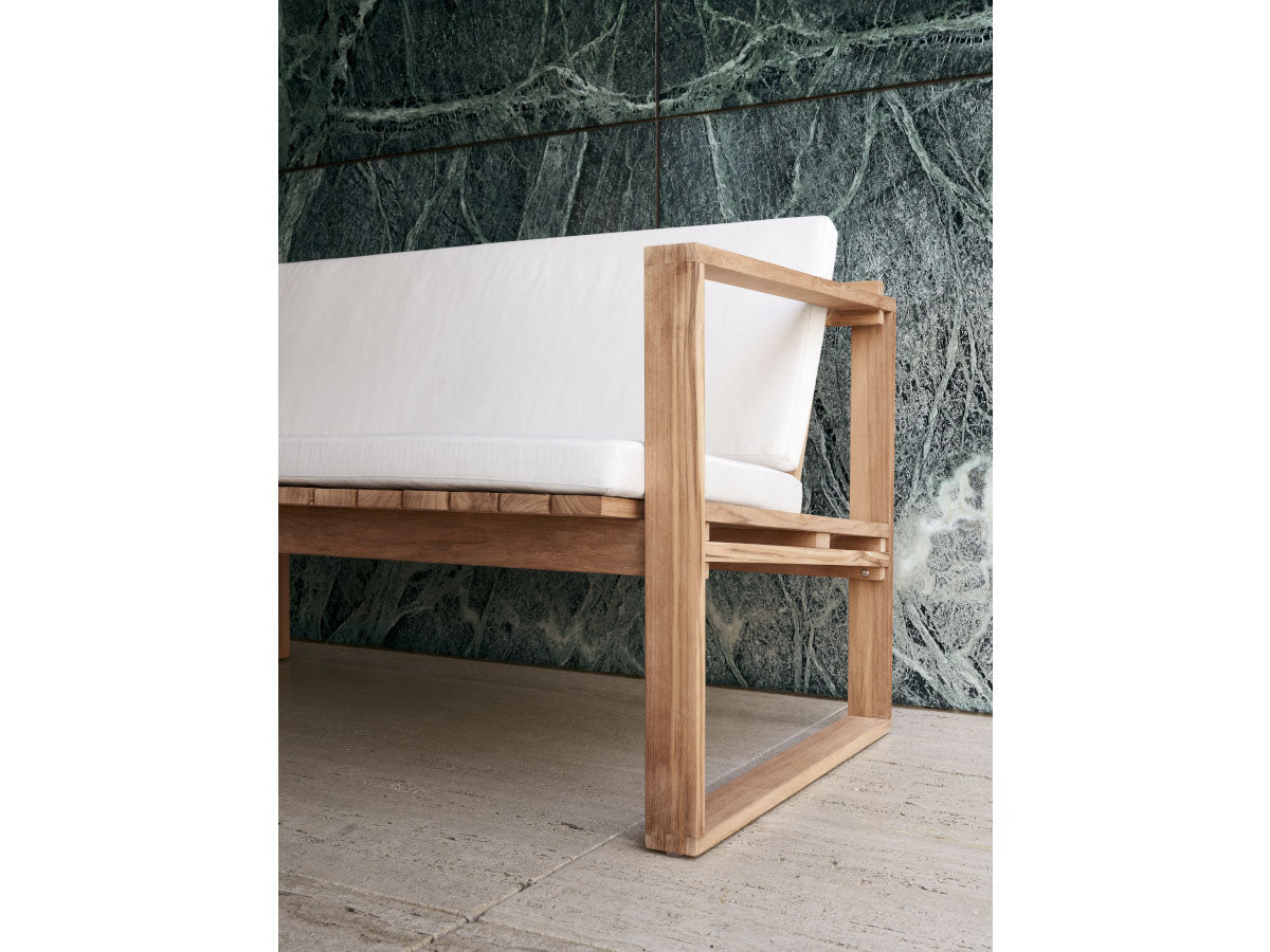 Carl Hansen BK12 Outdoor Lounge Sofa Untreated Lifestyle