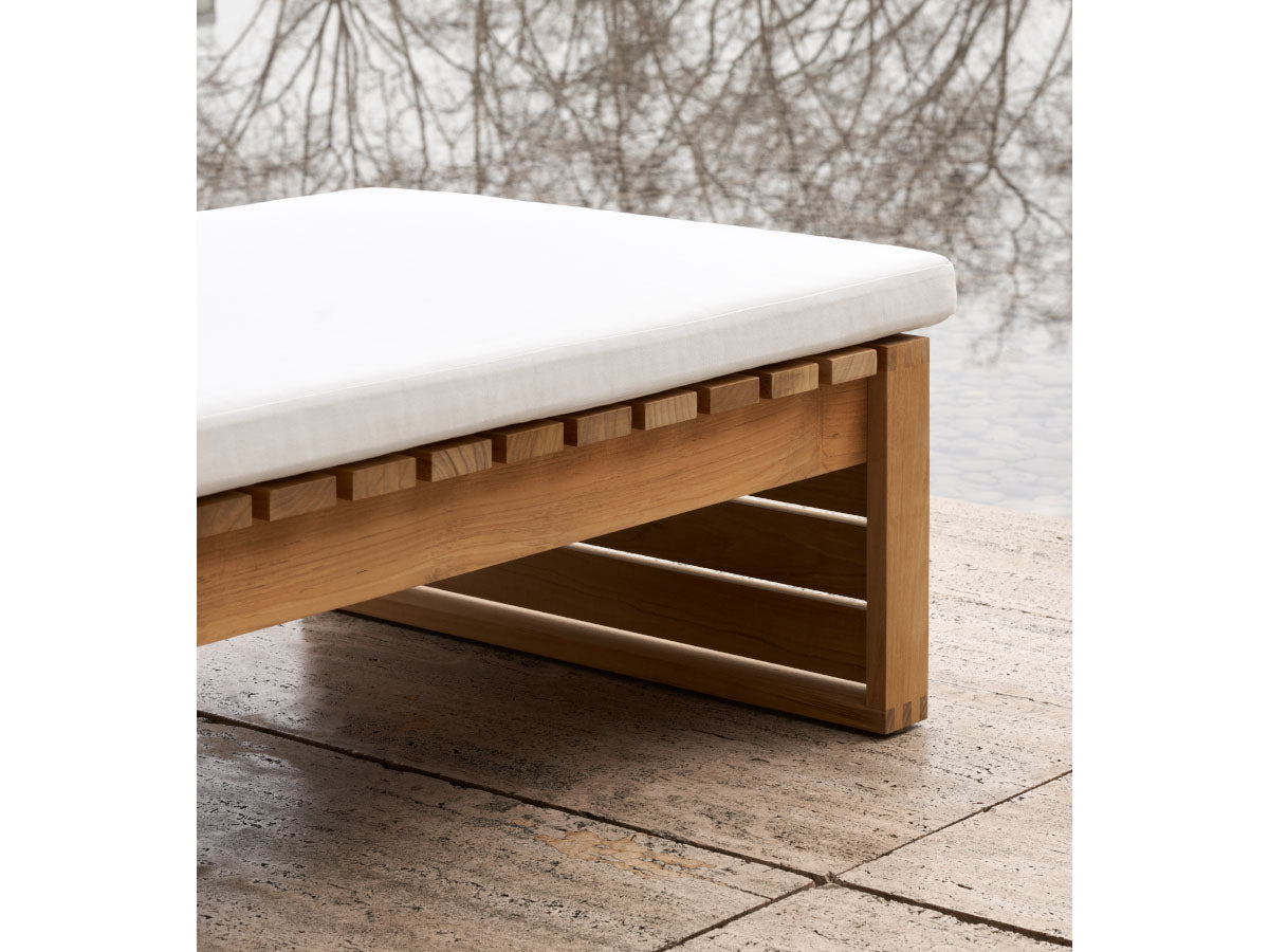 Carl Hansen BK14 Outdoor Sun Lounger Untreated Base Detail