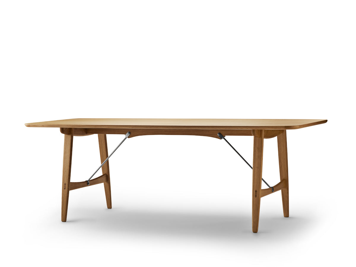 Carl Hansen BM1160 Hunting Table