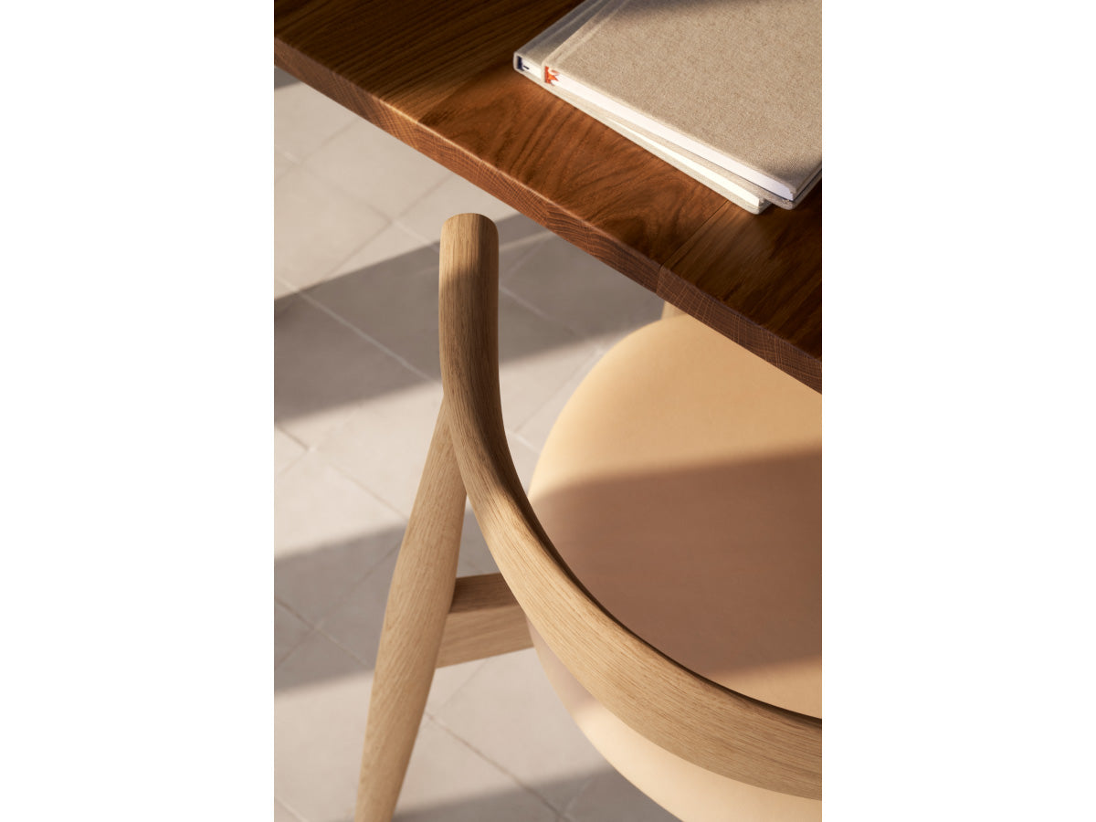Carl Hansen CH20 Elbow Chair | SIF 90 Lesther | Oak Frame - From Above