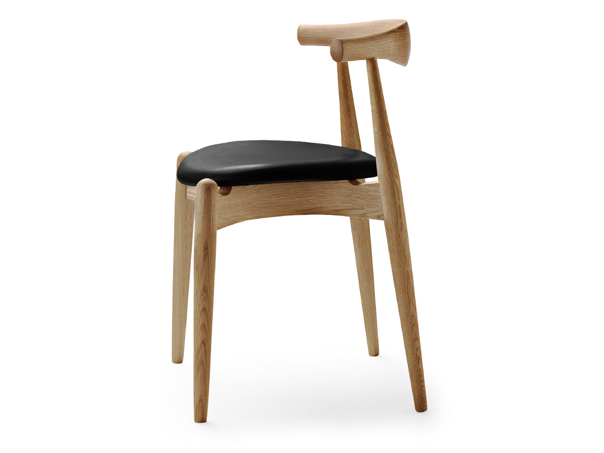 Carl Hansen CH20 Elbow Chair | Thor Leather | Oak Frame - Side Profile