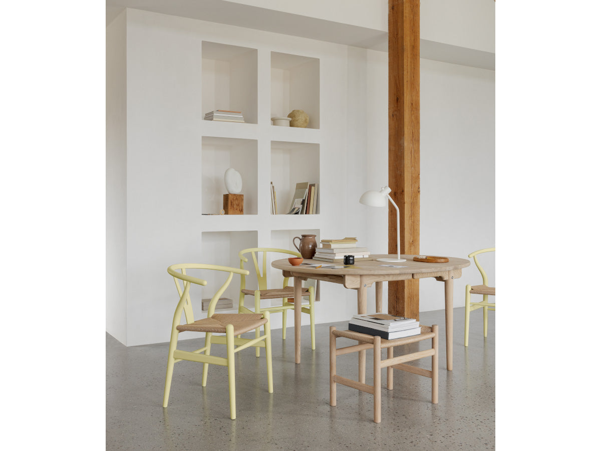 Carl Hansen CH24 Wishbone Chair - Soft Ilse Crawford | Natural Papercord - Lifestyle with CH338 Table