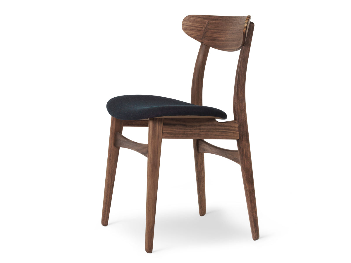 Carl Hansen CH30P Chair | Walnut Oil | Fiord Fabric