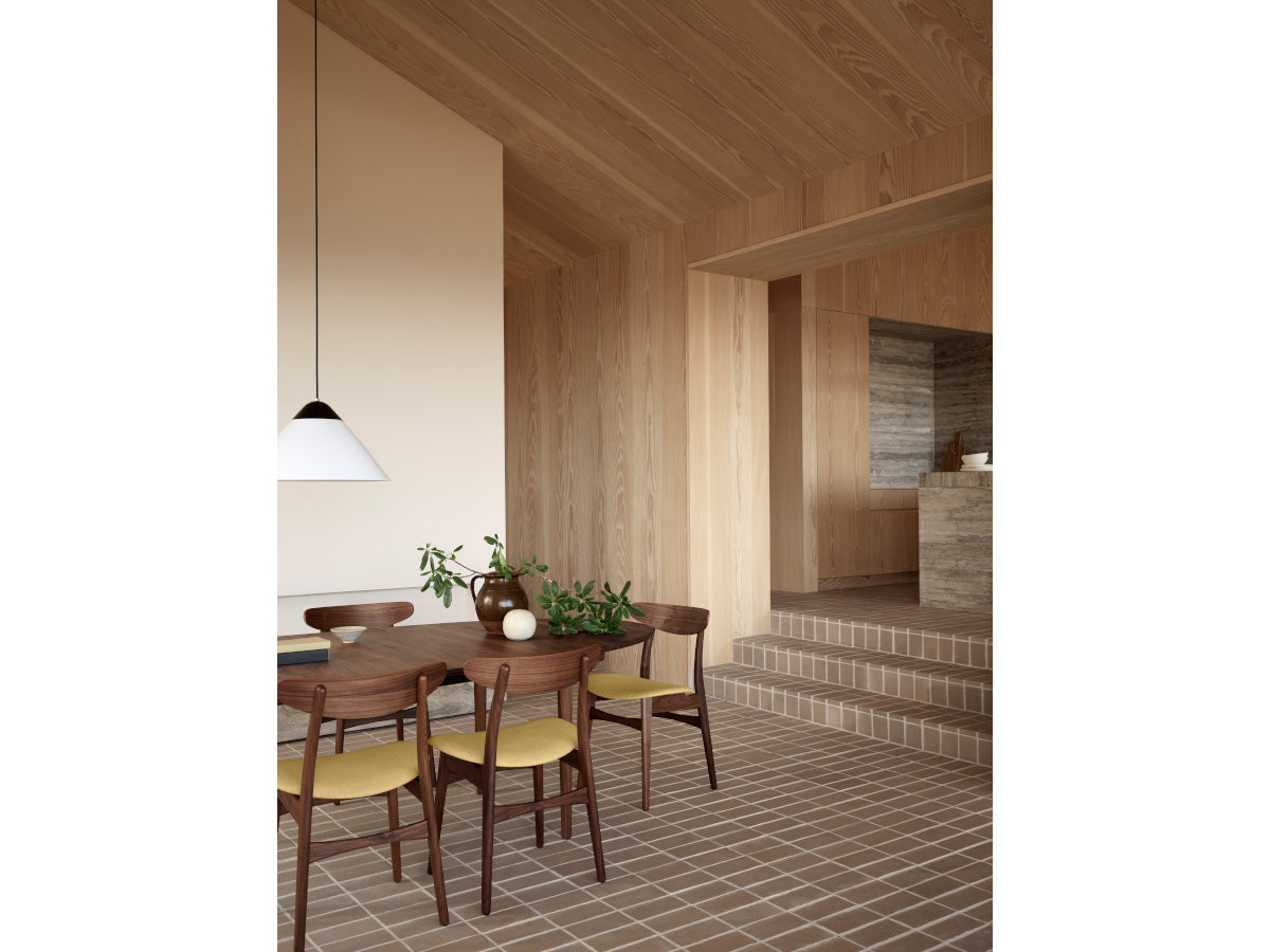 Carl Hansen CH339 Dining Table | lifestyle - Walnut Oil with CH33P chairs