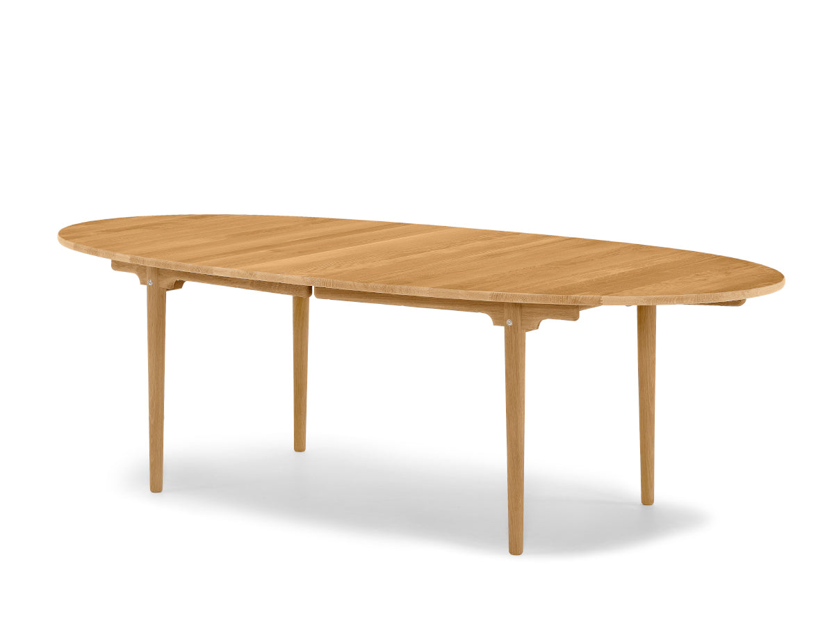 Carl Hansen CH339 Dining Table | Oak Oiled Angle View