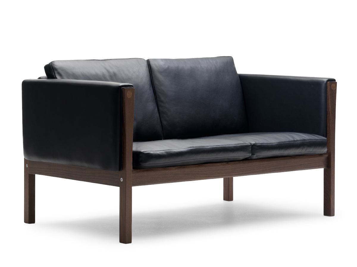 Carl Hansen CH162 Sofa | SIF 98 Leather | Walnut Oil 