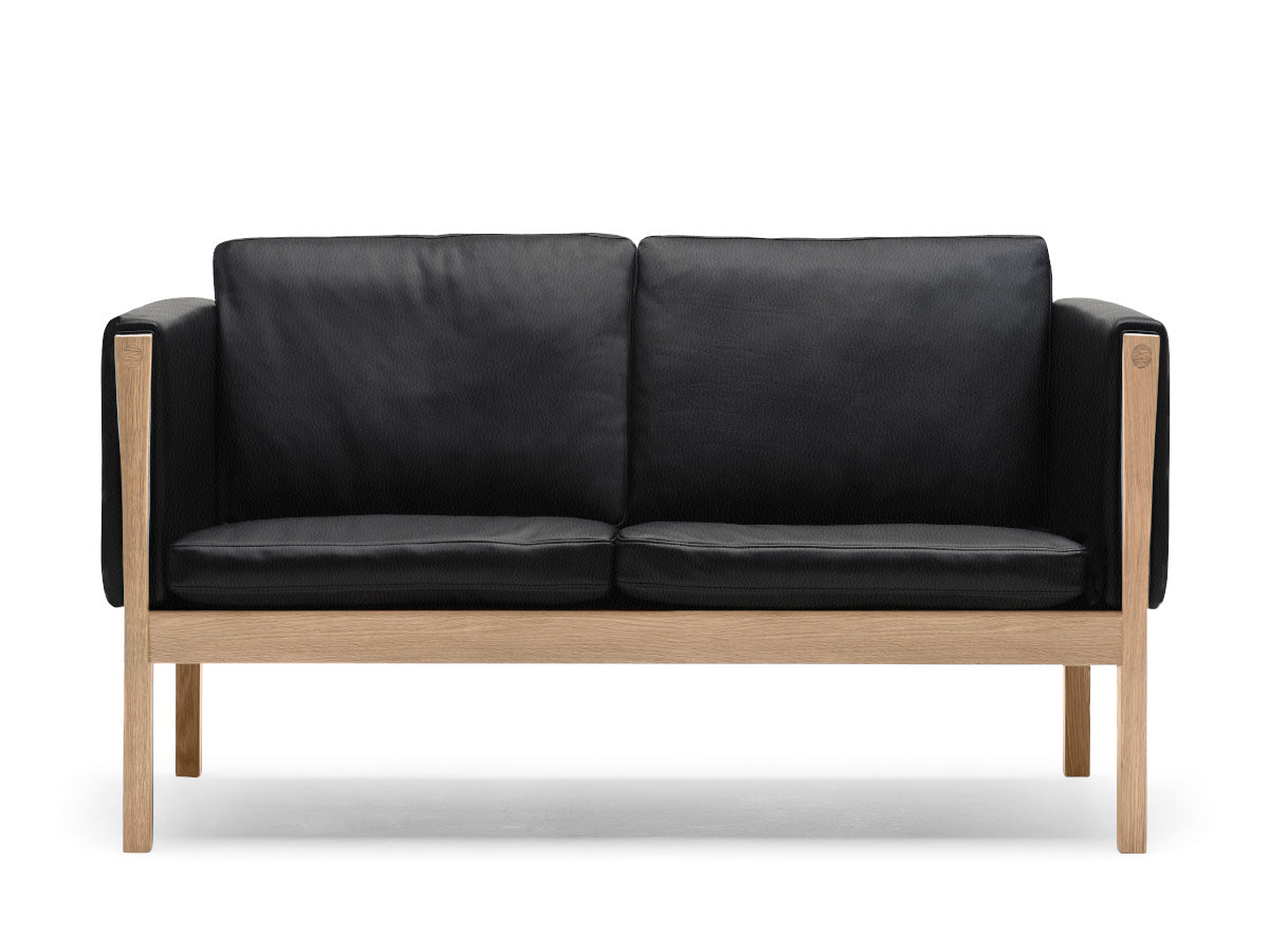 Carl Hansen CH162 Sofa | SIF 98 Leather | Oak Oil 