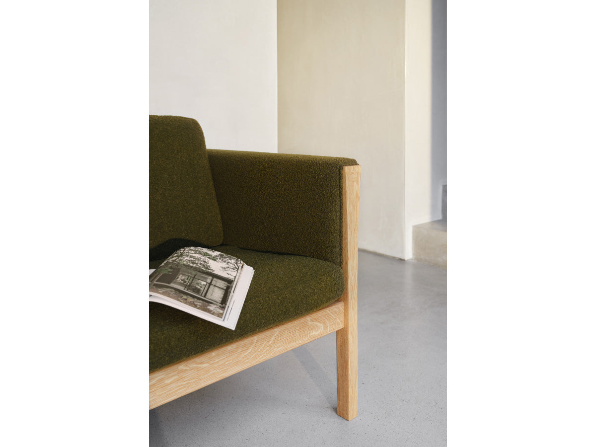 Carl Hansen CH163 Sofa | Lifestyle | Green Fabric