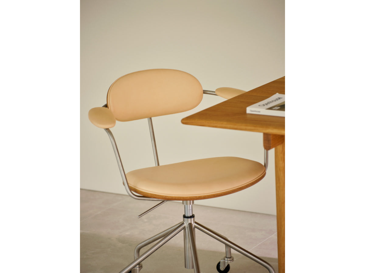 Carl Hansen CH621 Swivel Chair