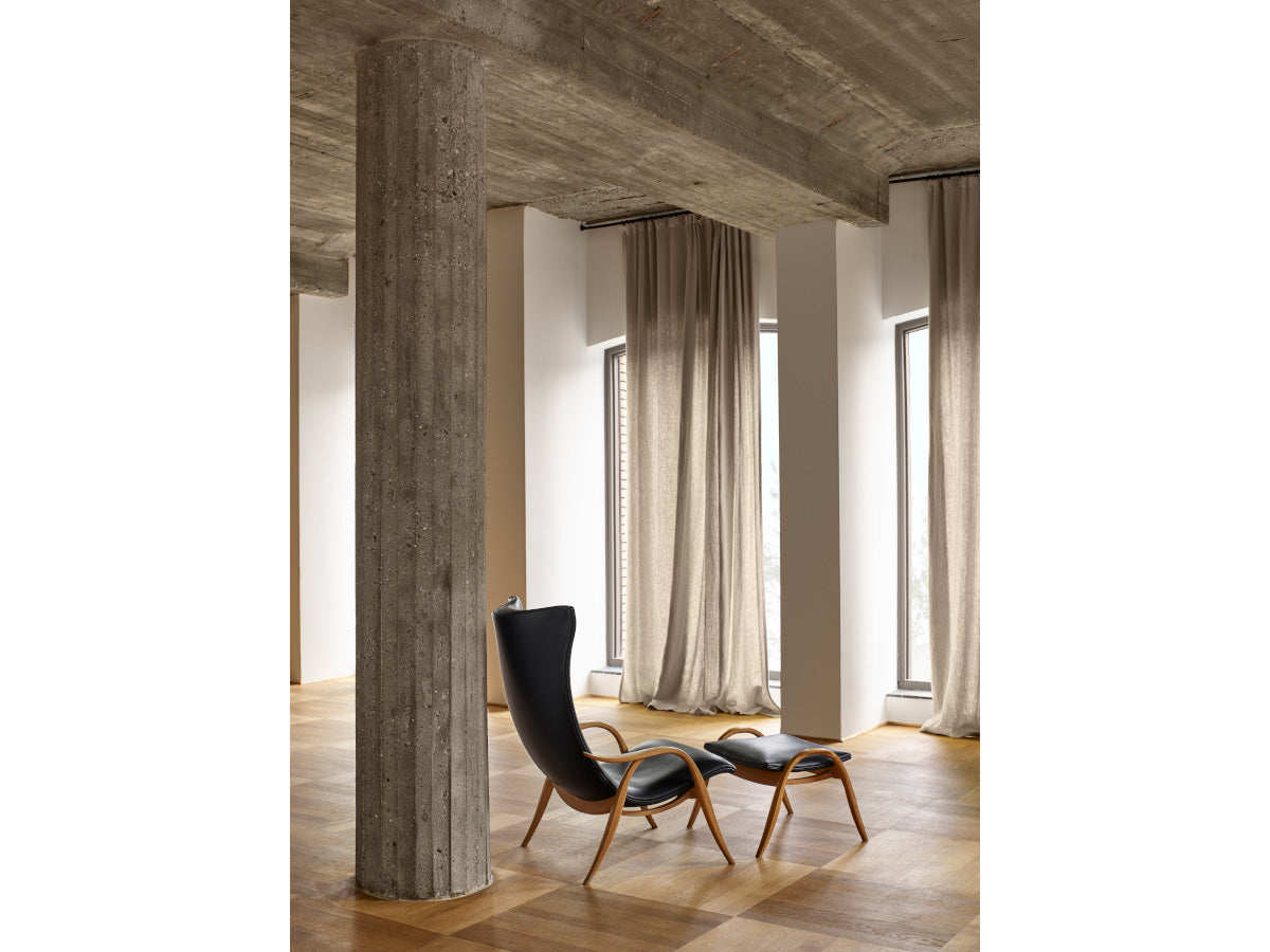 Carl Hansen FH429 Signature Chair | Oak Oil | SIF Leather | Lifestyle - with ottoman