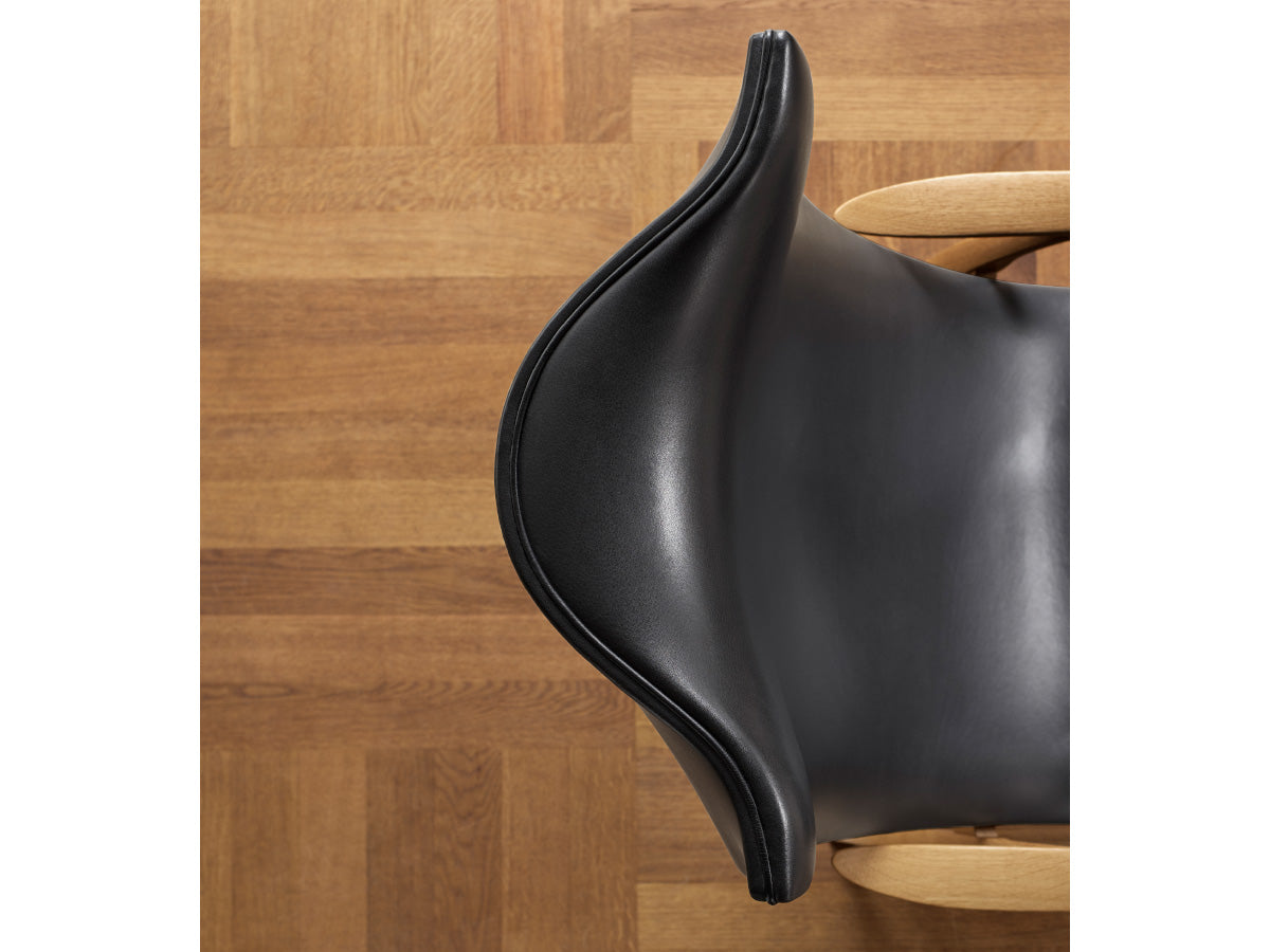 Carl Hansen FH429 Signature Chair | Oak Oil | SIF Leather | Lifestyle - View from Above