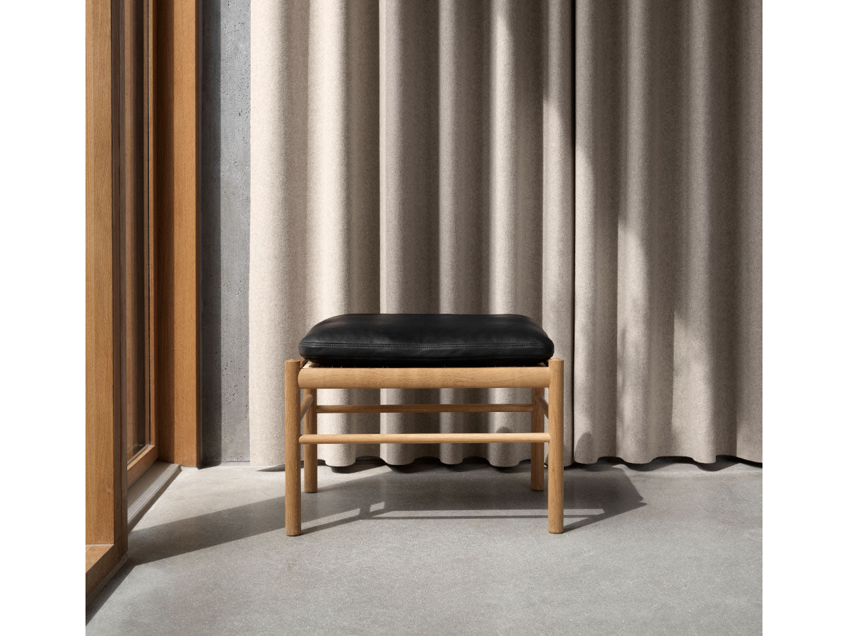 Carl Hansen OW149F Colonial Footstool