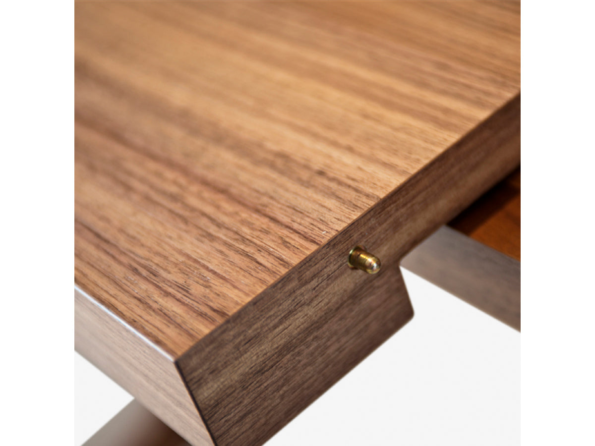 Case Cross Extendable Table