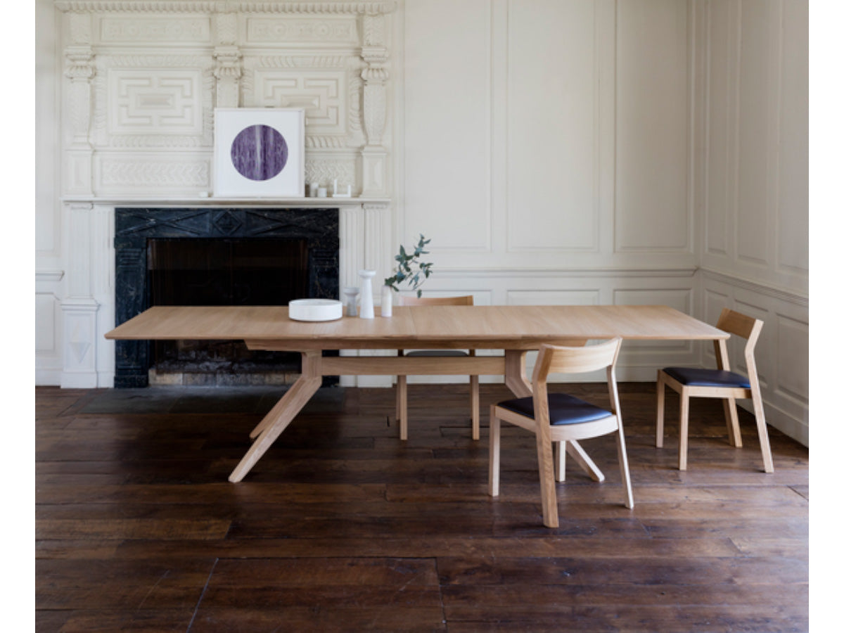 Case Cross Extendable Table