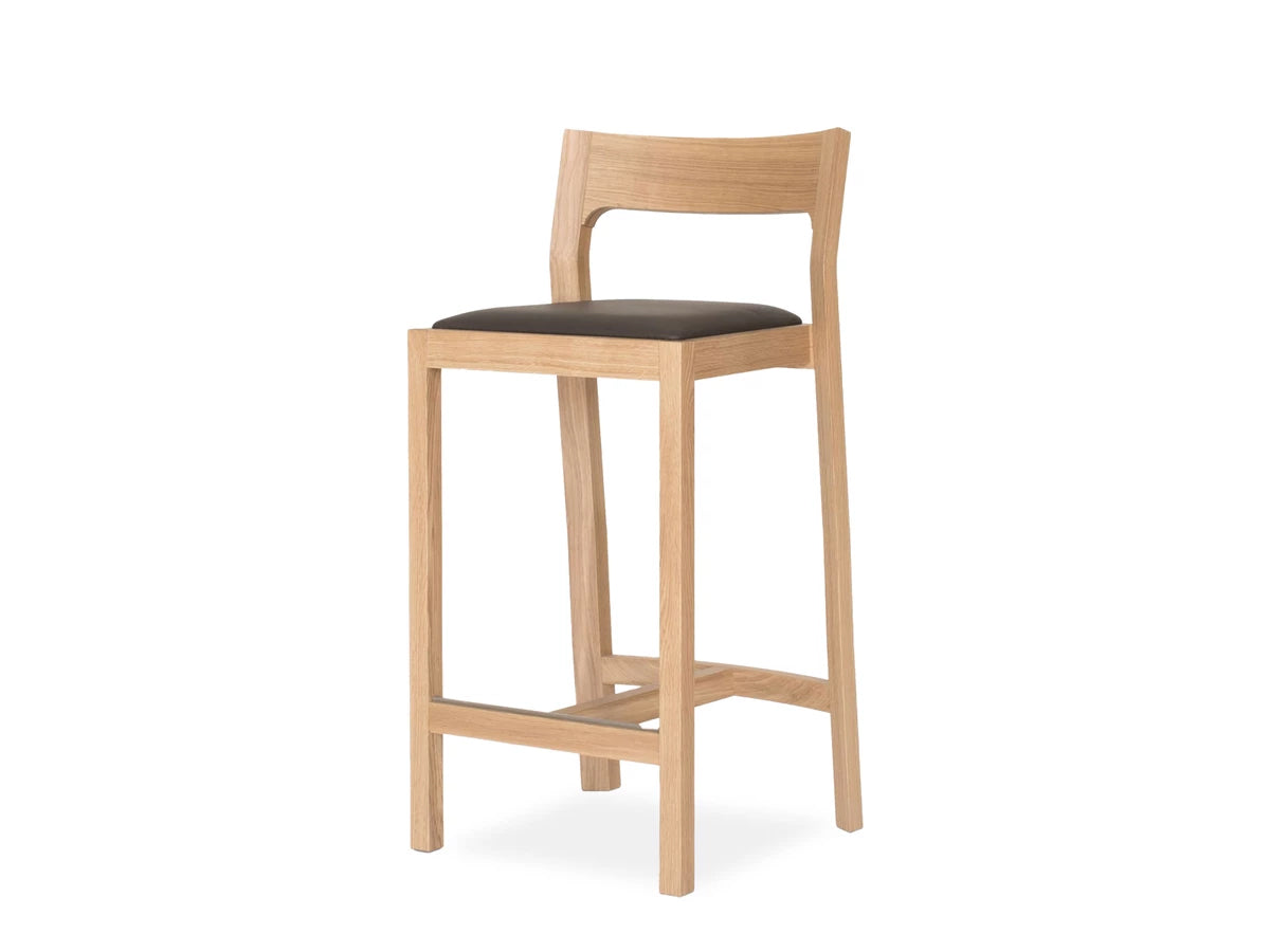 Case Profile Stool
