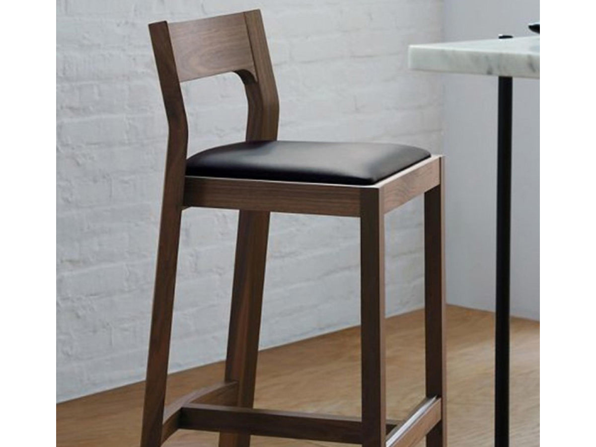 Case Profile Stool
