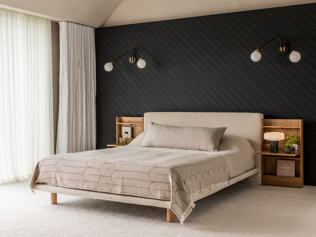 Case Serenza Bed with Side Tables