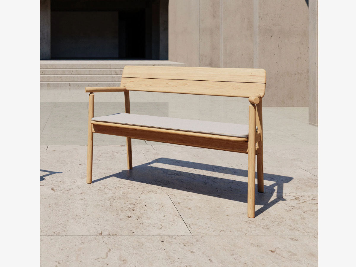 Case Tanso Bench outside with cushion