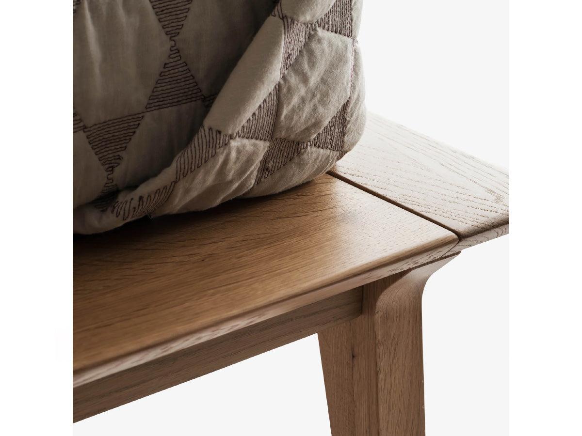 Case Valentine Bed - Oak close up detail