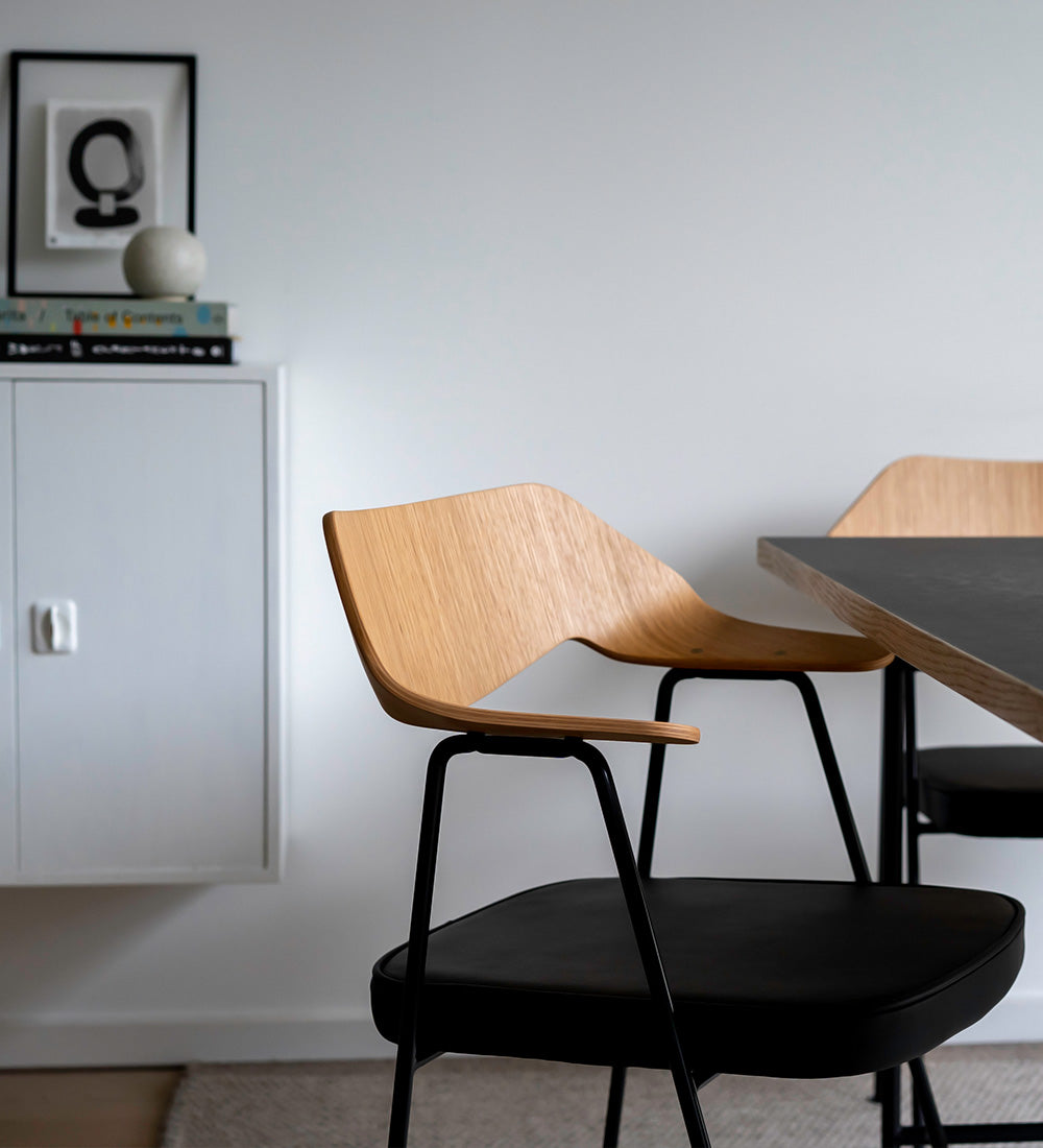 case 675 chair designed by robin day