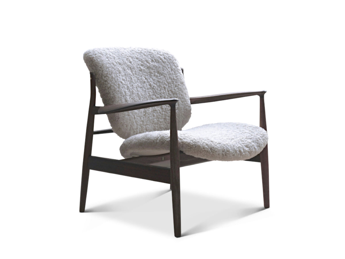 Finn Juhl France Armchair in off-white sheepskin with smoked oak frame