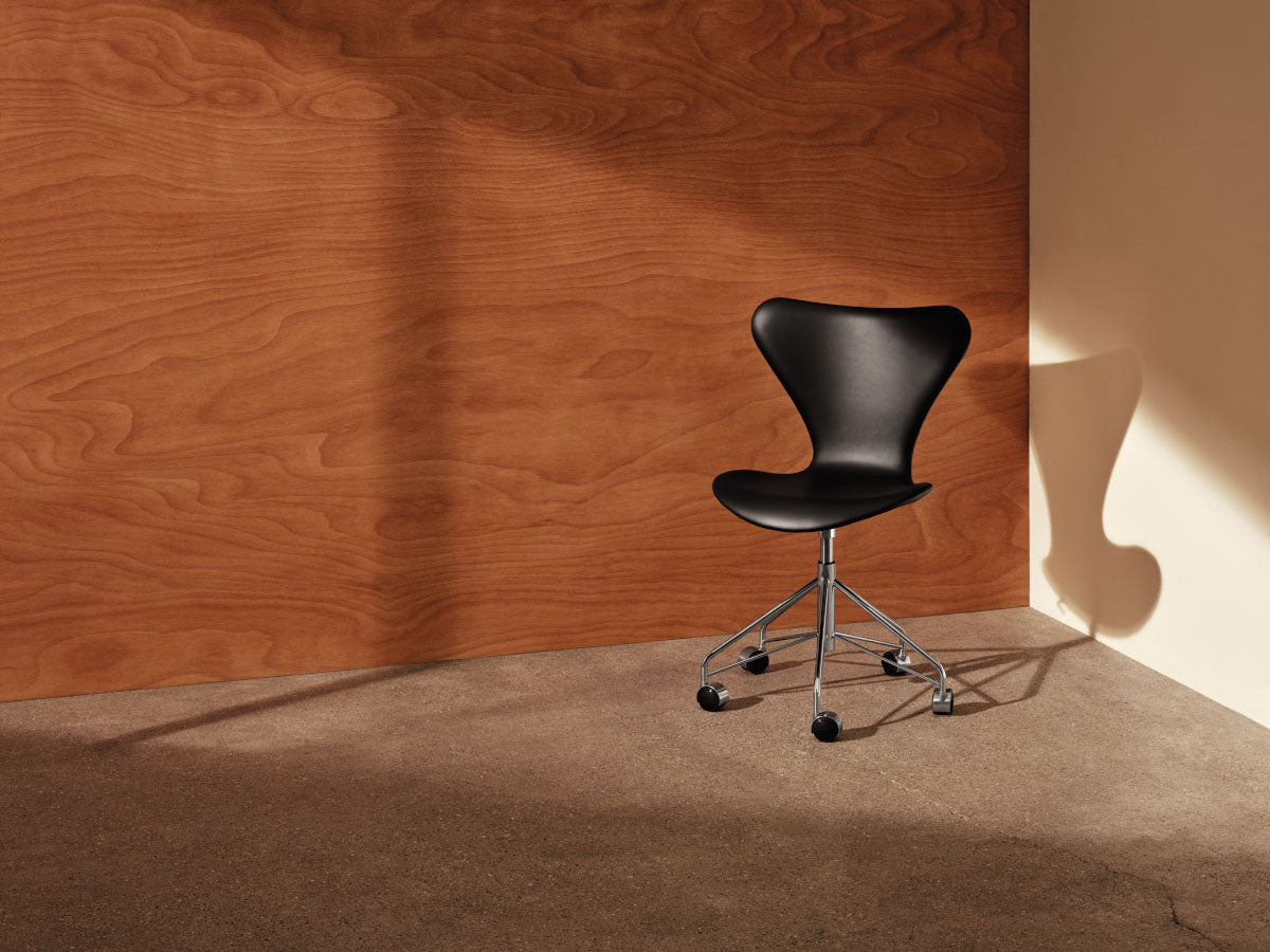 Fritz Hansen Series 7 3117 Office Chair - Essential Leather