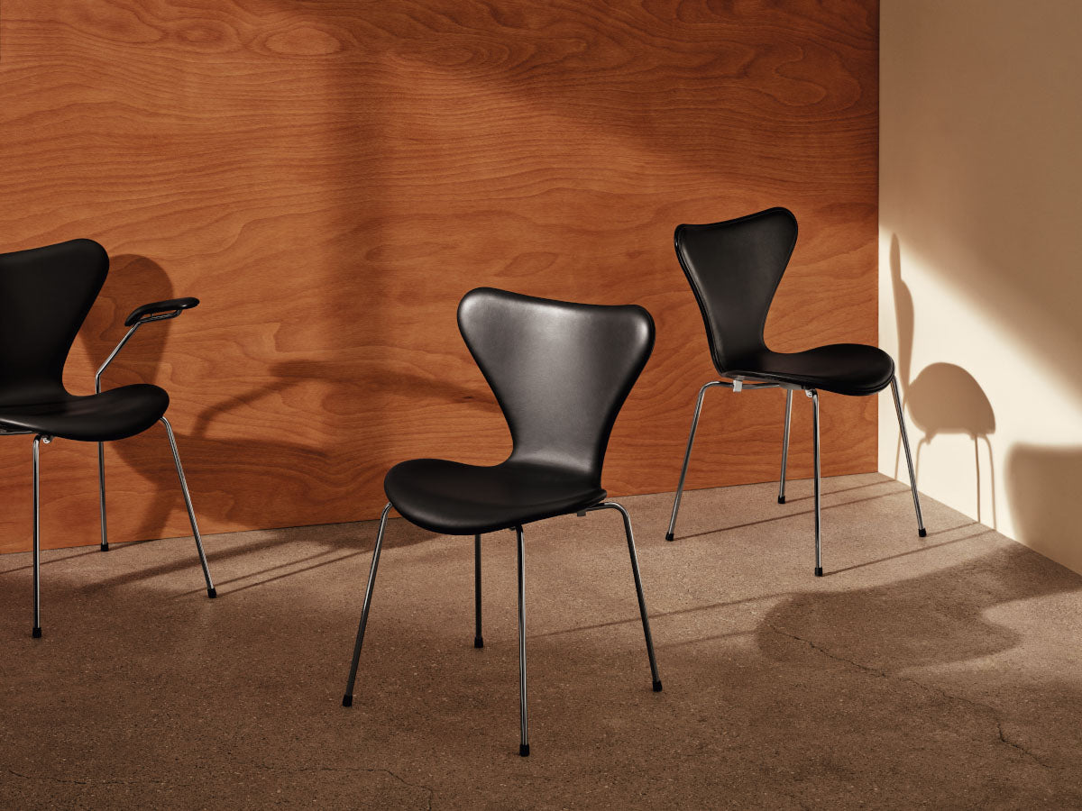 Fritz Hansen Series 7 3207 Dining Arm Chair - Essential Leather