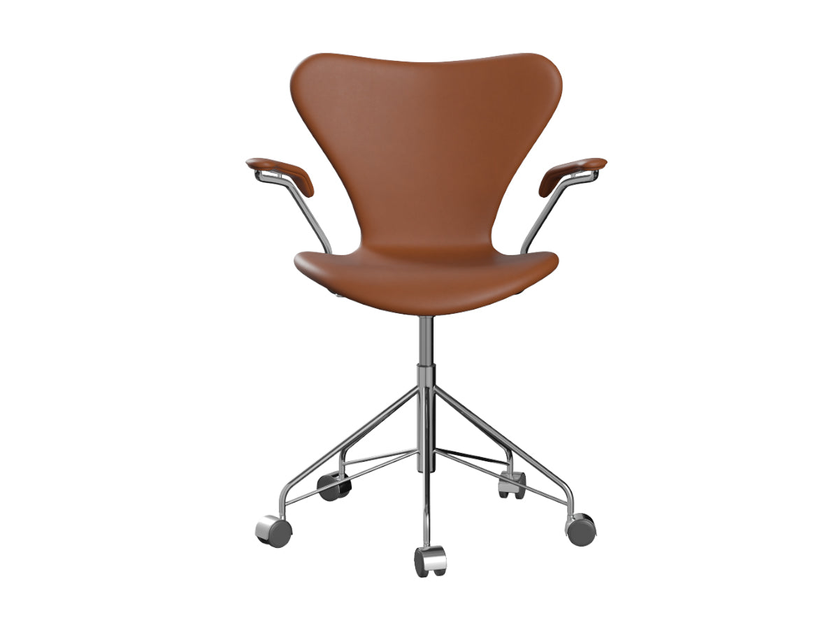 Fritz Hansen Series 7 3217 Office Chair - Essential Leather - Chrome Base - Walnut