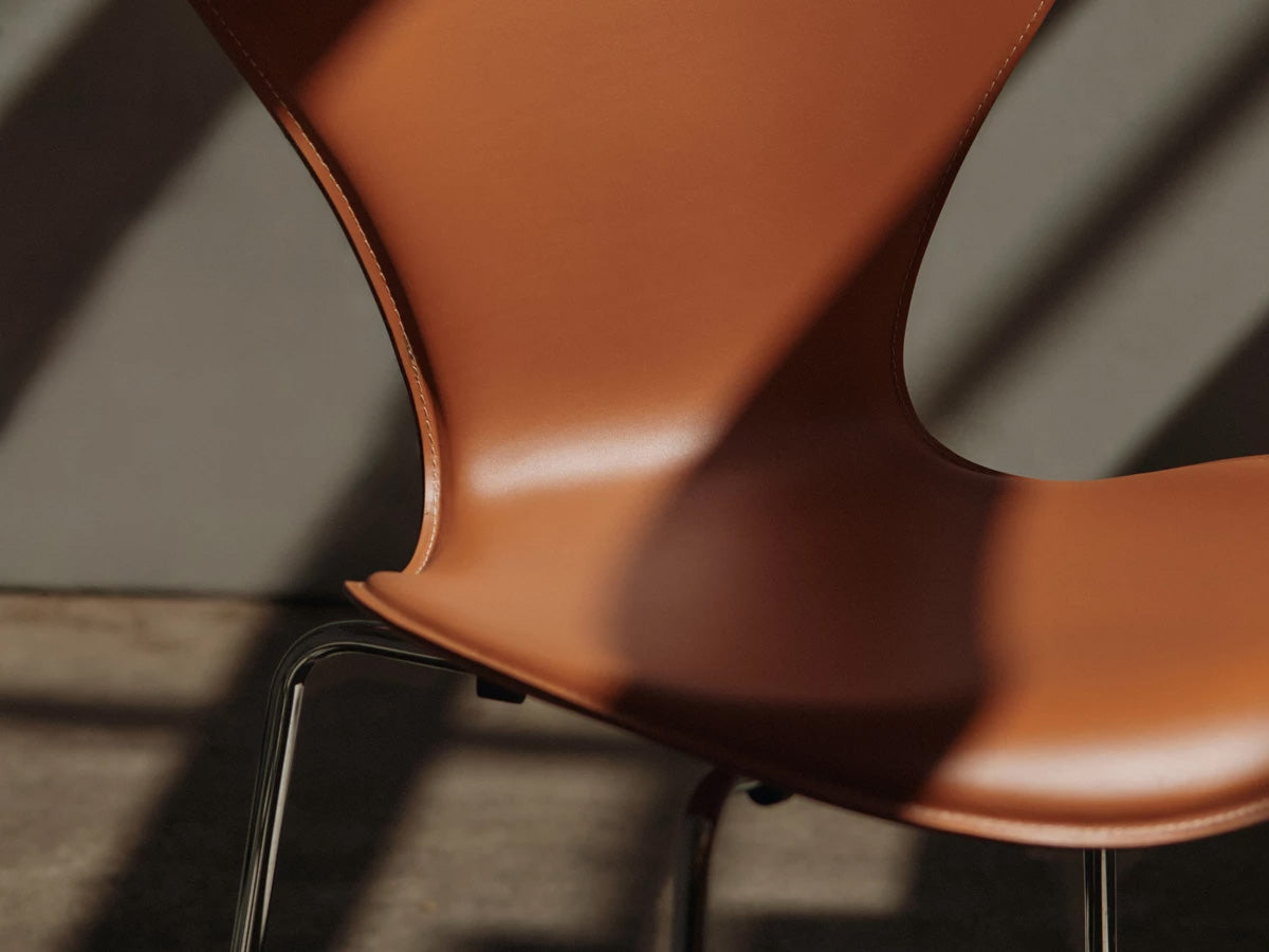 Fritz Hansen Series 7 3107 Tailored Dining Chair