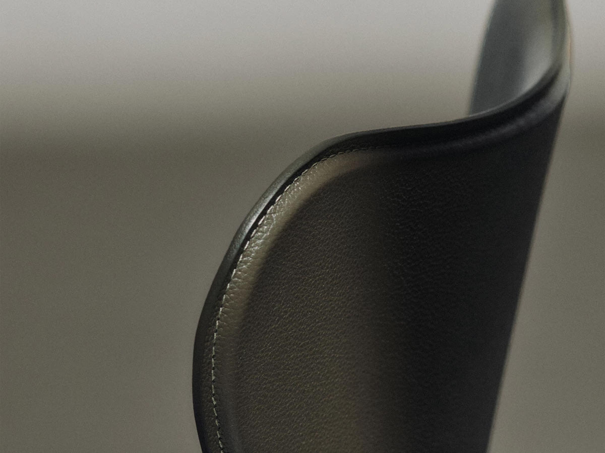 Fritz Hansen Series 7 3107 Tailored Dining Chair