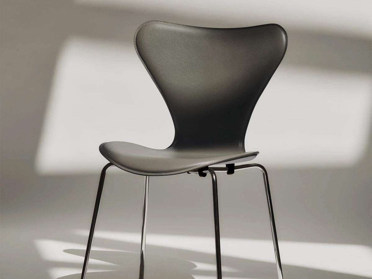 Fritz Hansen Series 7 3107 Tailored Dining Chair
