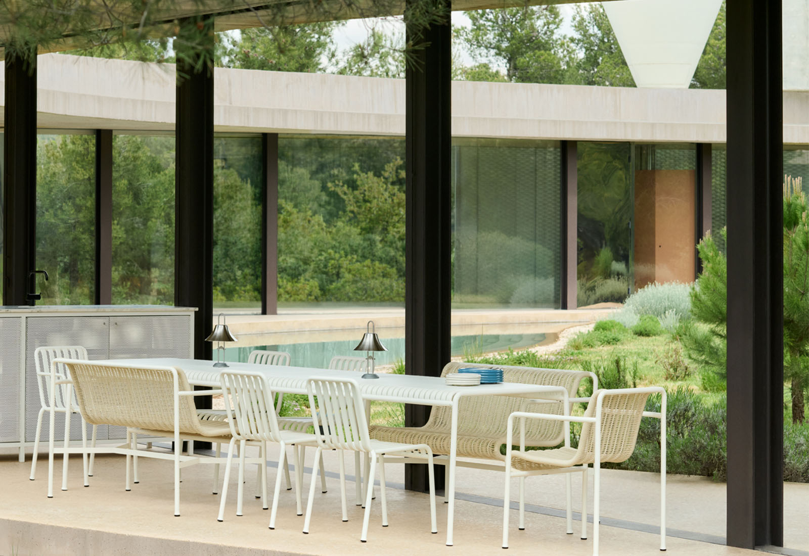 hay palissade cream table and chairs