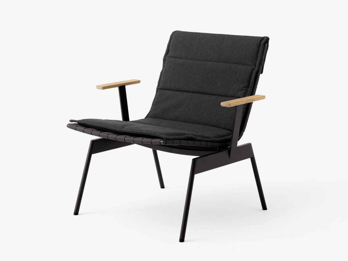 &Tradition Ville AV45 Outdoor Lounge Chair with Arms