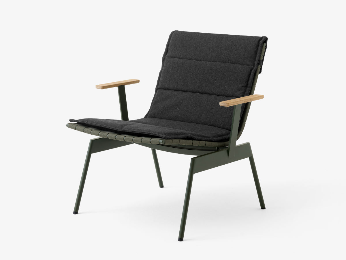 &Tradition Ville AV45 Outdoor Lounge Chair with Arms