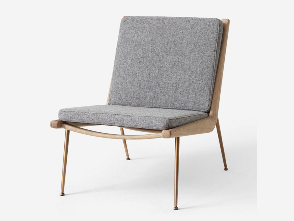 &Tradition Boomerang Lounge Chair Oak HM1 | Hallingdal 130 Fabric | Brass Legs