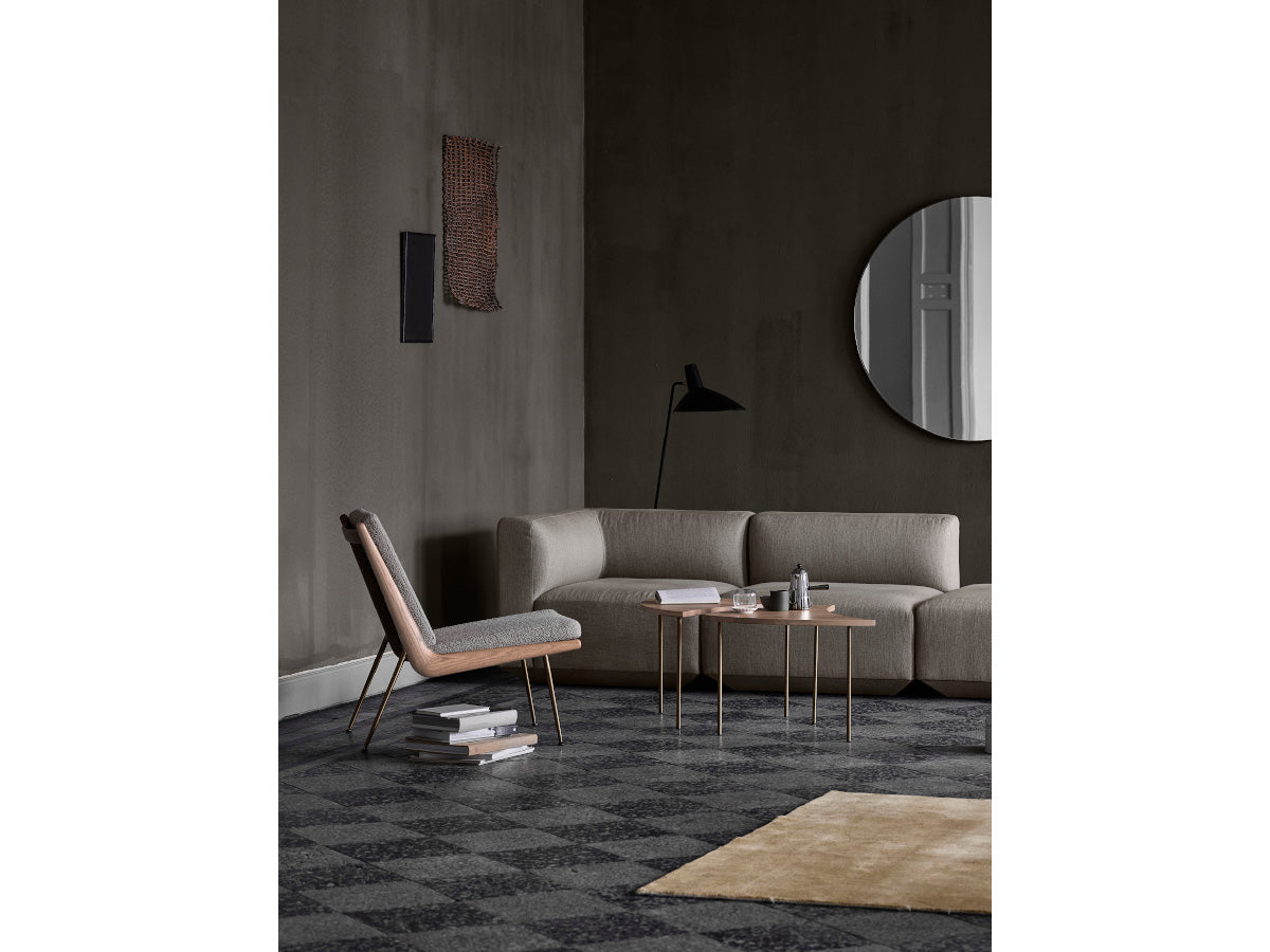 &Tradition Boomerang Lounge Chair Oak HM1 | Karakorum 003 Fabric | Brass Legs - Lifestyle