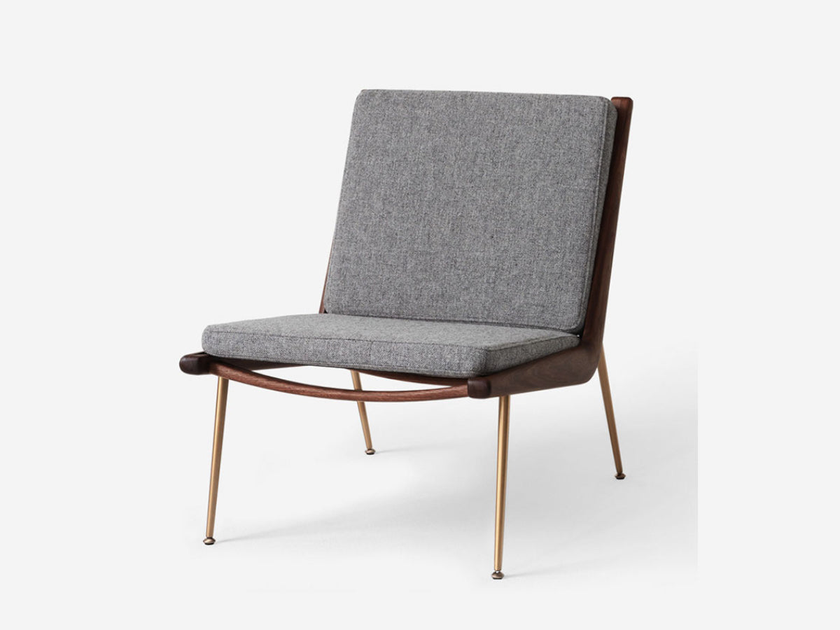 &Tradition Boomerang Lounge Chair Walnut HM1 | Hallingdal 130 Fabric | Brass Legs