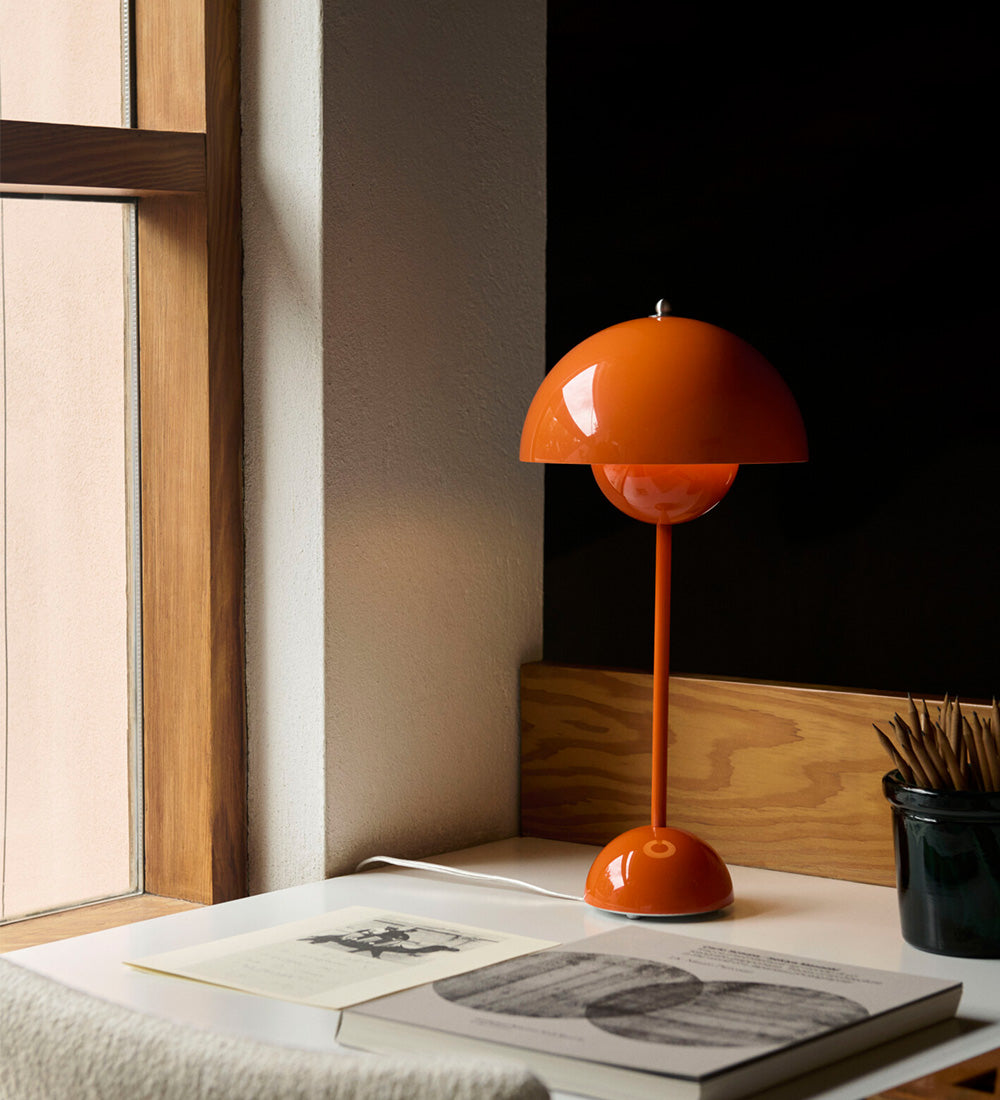 &tradition flowerpot table light orange