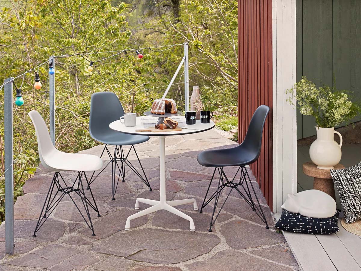 vitra dsr  deep black, light grey and white