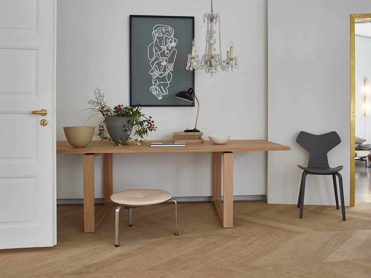 Fritz Hansen CM27 Essay Table