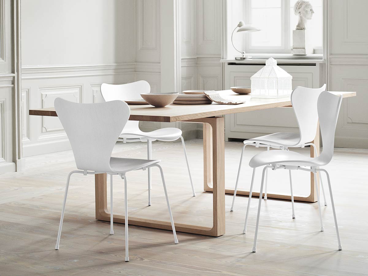 Fritz Hansen CM27 Essay Table