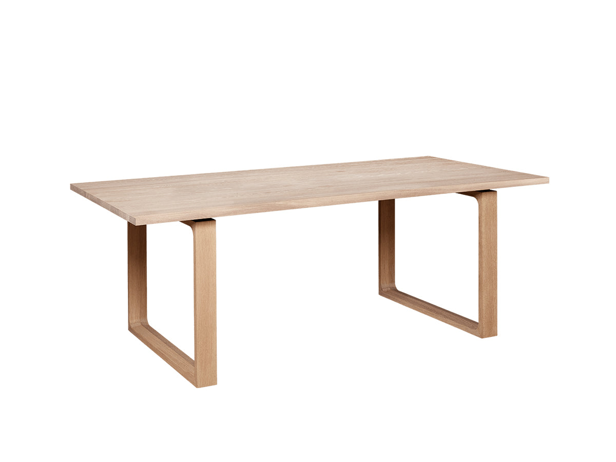 Fritz Hansen CM21 Essay Table