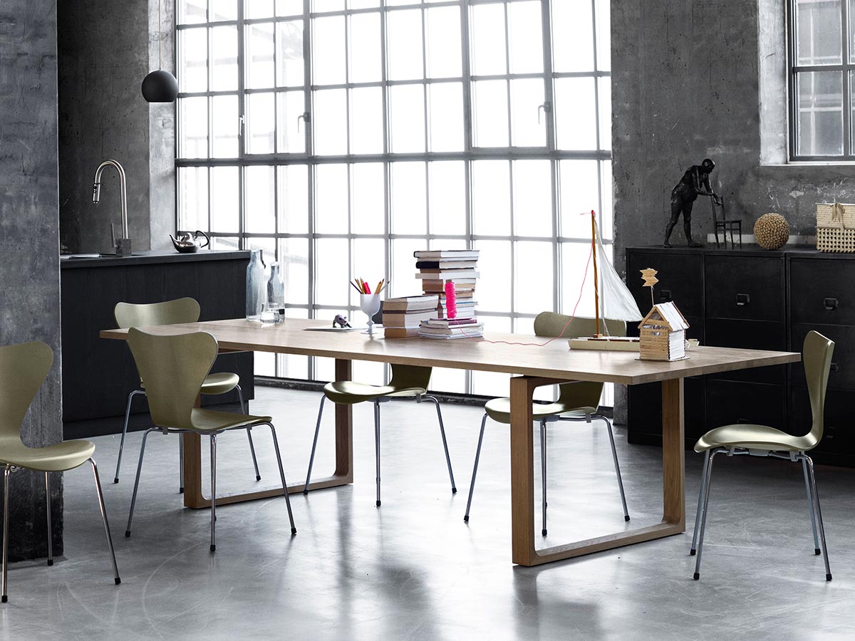 Fritz Hansen CM21 Essay Table