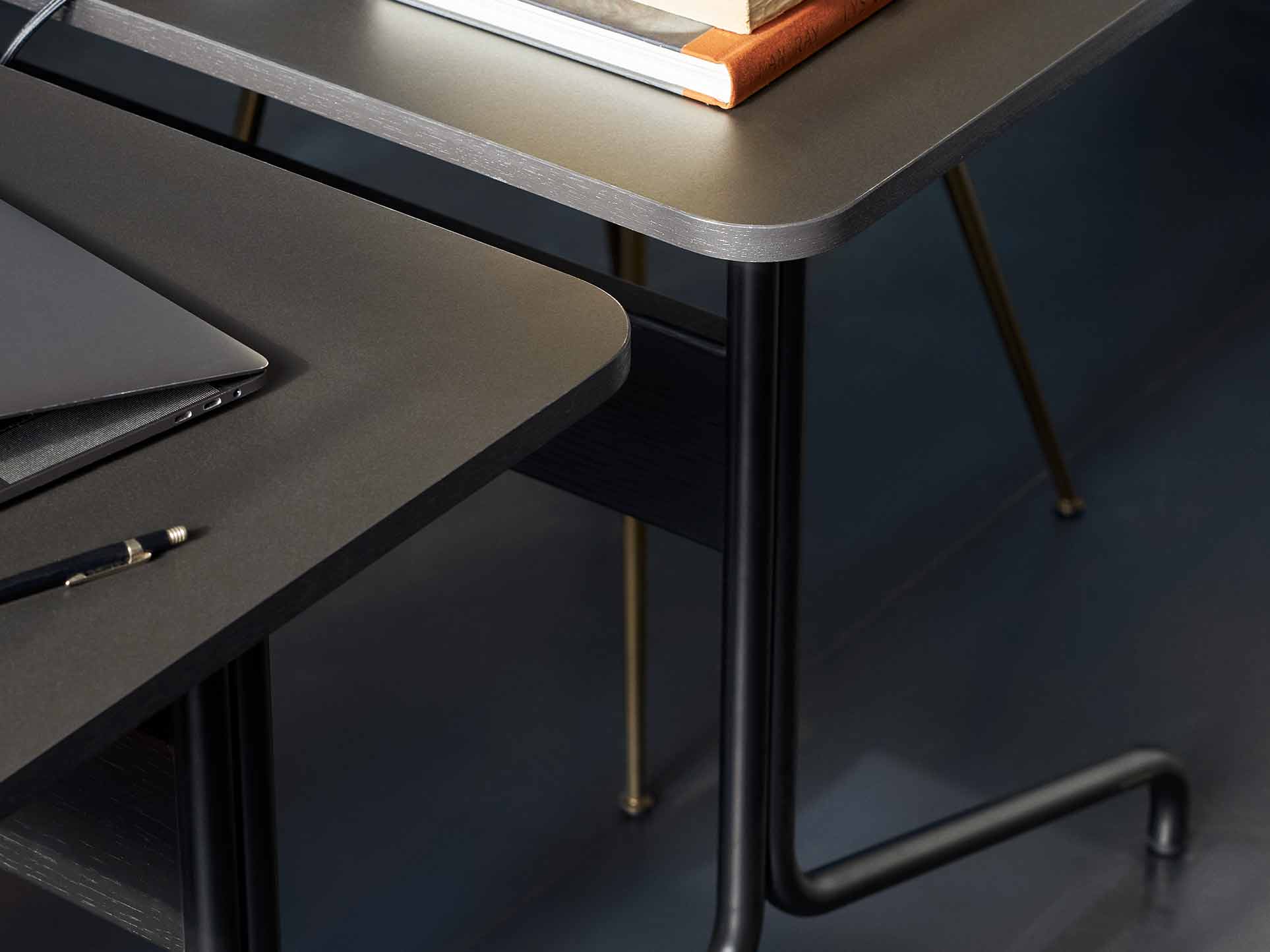 &Tradition AV16 Pavilion Desk